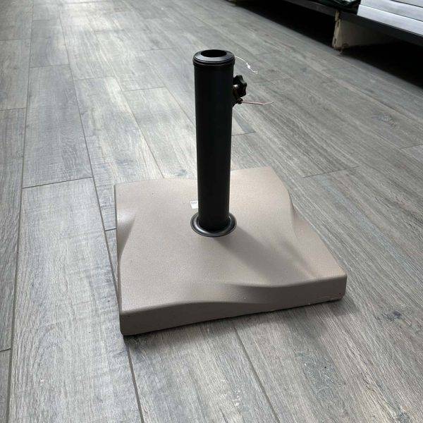 base-ombrellone-quadrata-37x37-taupe-15Kg-ombrelloni-quaiato