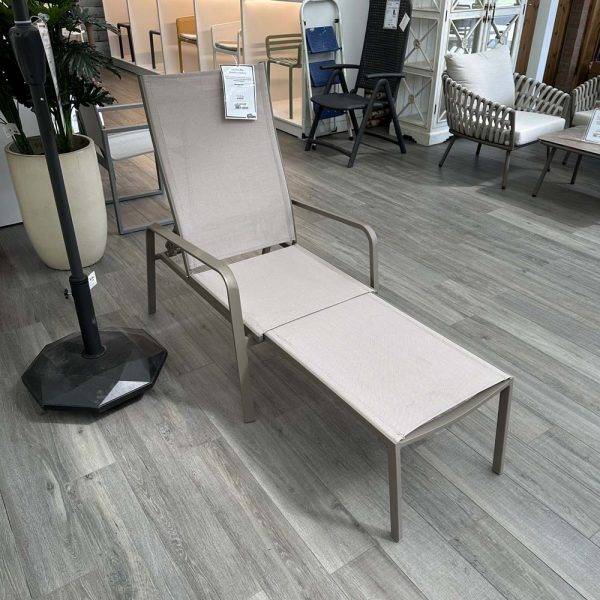 lettino-prendisole-alu-tortora-arredo-giardino-quaiato
