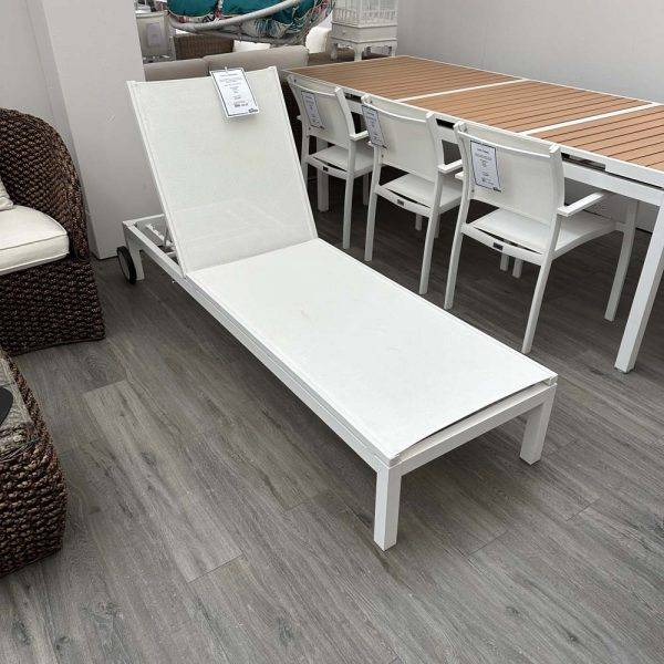 lettino-prendisole-nettuno-bianco-arredo-giardino-quaiato