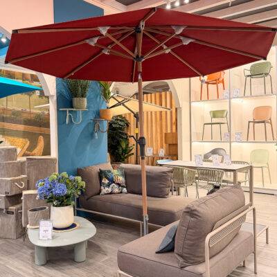 ombrellone-a-palo-centrale-verona-300-struttura-effetto-legno-telo-rosso-quaiato-arredo-giardino-verona