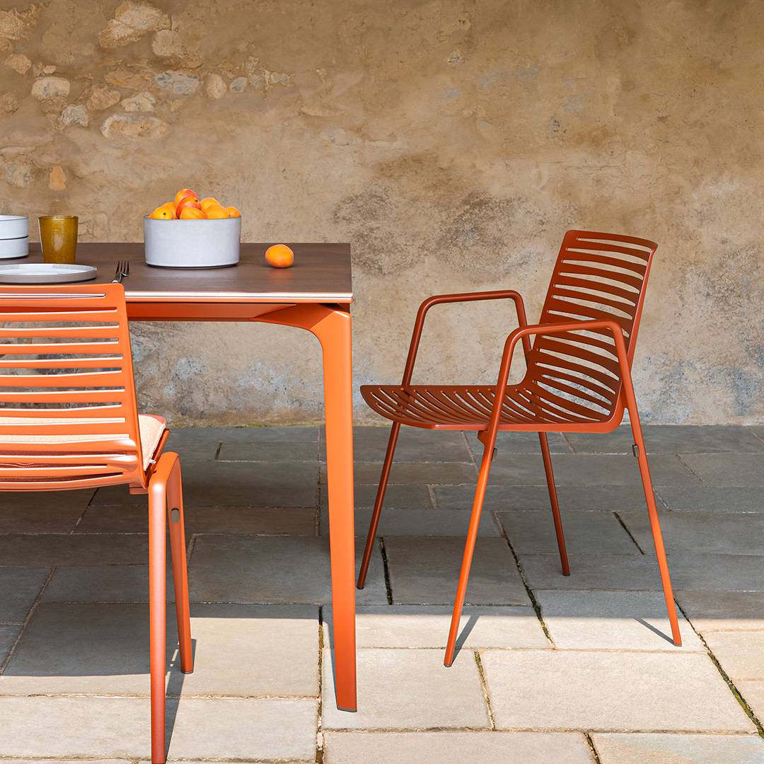 Sedia con braccioli da giardino Zebra | FAST